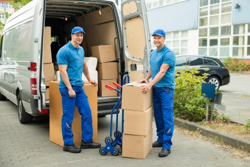Careful packing materials and organized relocation support in Manvan